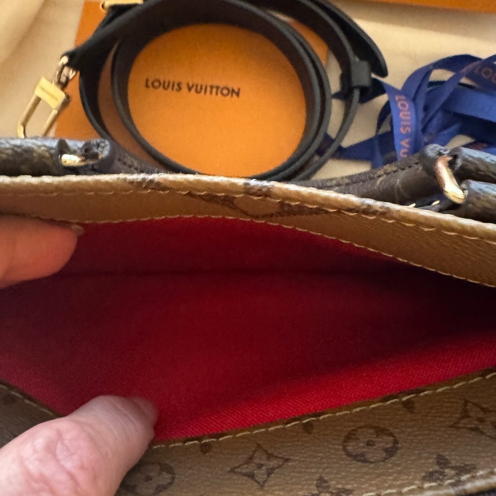 Louis Vuitton OnTheGo East West Chain - Picture 11 of 12